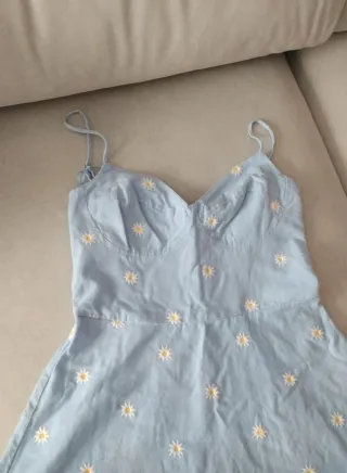 Vestido azul con flores blancas Stradivarius L