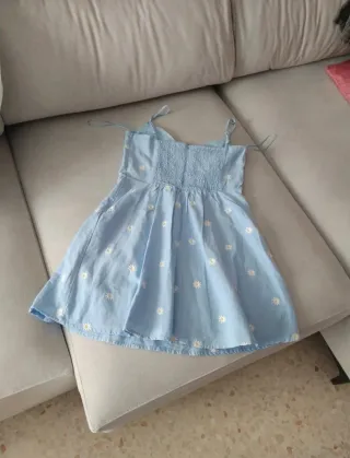 Vestido azul con flores blancas Stradivarius L