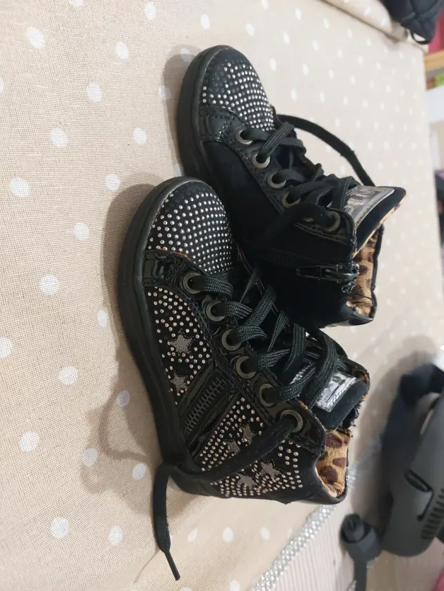 Scarpette bimba nere con borchie