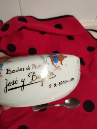 Cenicero de cerámica vasca decorado