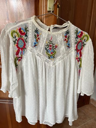 Blusa Zara bordada cruda
