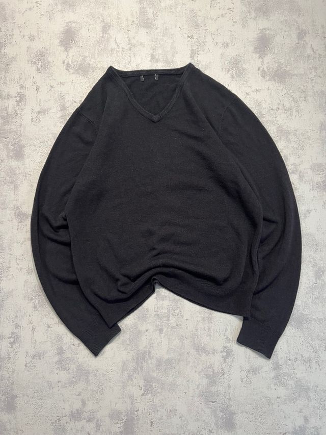 Jersey Negro Cuello Pico