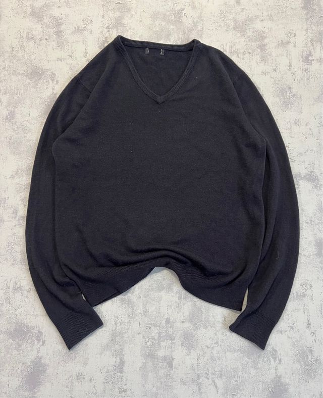 Jersey Negro Cuello Pico