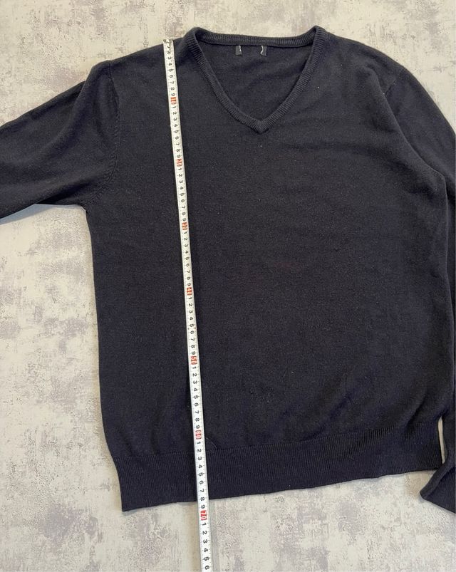 Jersey Negro Cuello Pico