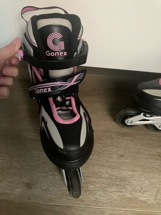 Patines en línea rosas y grises