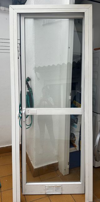 Puerta de aluminio con cristal