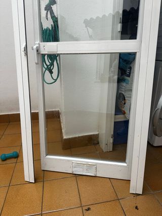 Puerta de aluminio con cristal