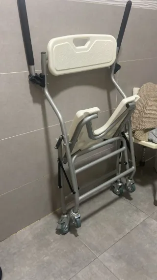 Silla de ducha para baño con ruedas