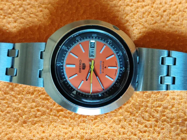 Reloj Seiko 5 Sports UFO Naranja