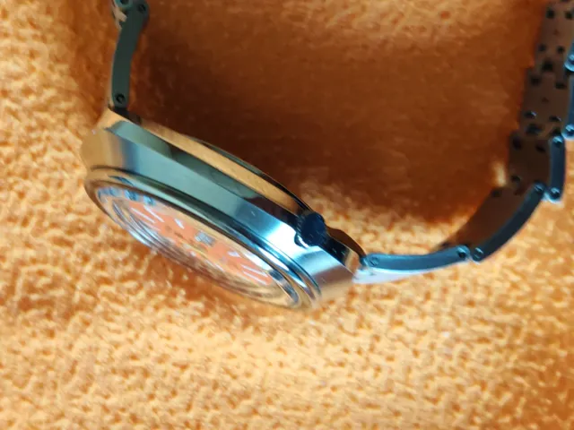 Reloj Seiko 5 Sports UFO Naranja