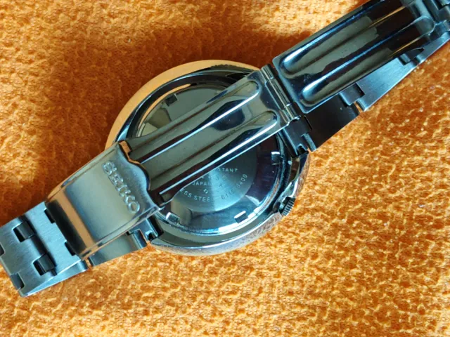 Reloj Seiko 5 Sports UFO Naranja