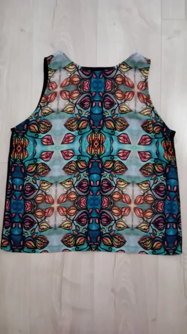 Camiseta sin mangas estampada multicolor