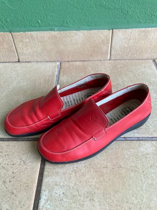 Zapatos rojos 24 HRS