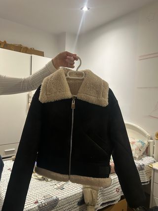 Chaqueta Negra Pelo Beige