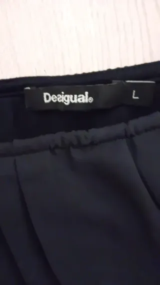 Camiseta Desigual azul y negra