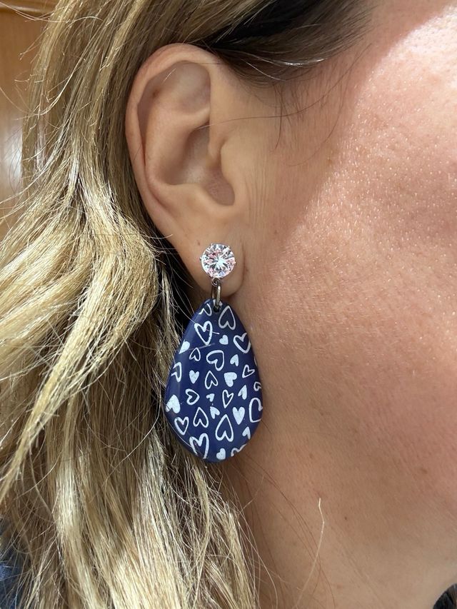 Pendientes Corazones Azul Marino y Blanco
