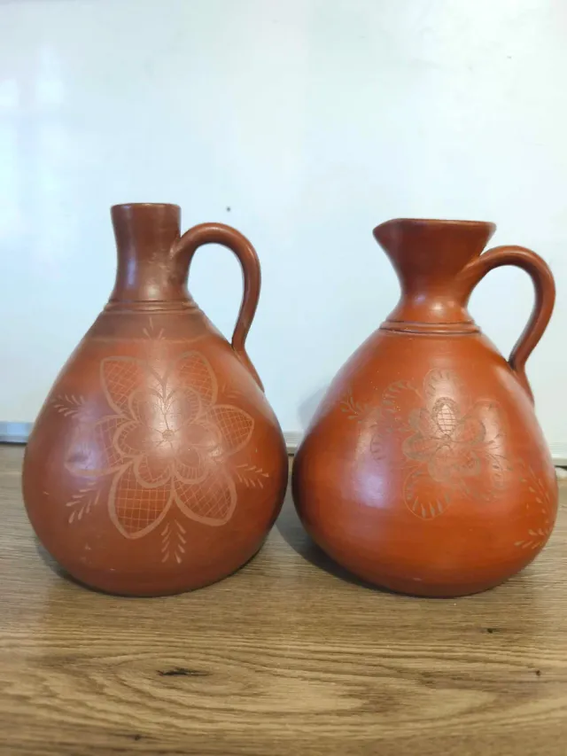 Jarras de cerámica barro extremeño.