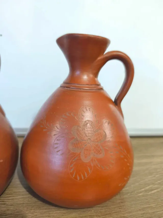 Jarras de cerámica barro extremeño.