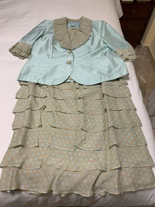 Traje chaqueta y falda lunares