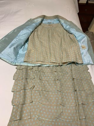 Traje chaqueta y falda lunares