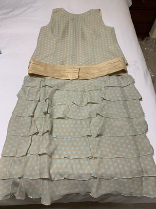 Traje chaqueta y falda lunares