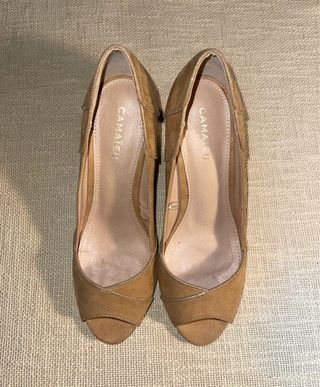 Zapatos de tacón peep toe beige