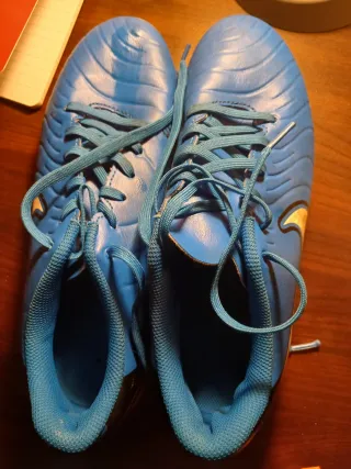 Botas de fútbol azules talla 41