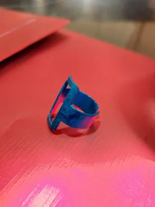 Anillo diseño moderno azul