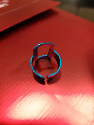 Anillo diseño moderno azul