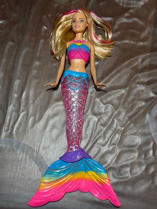 Barbie Sirena Arcobaleno DHC40