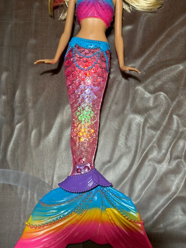 Barbie Sirena Arcobaleno DHC40