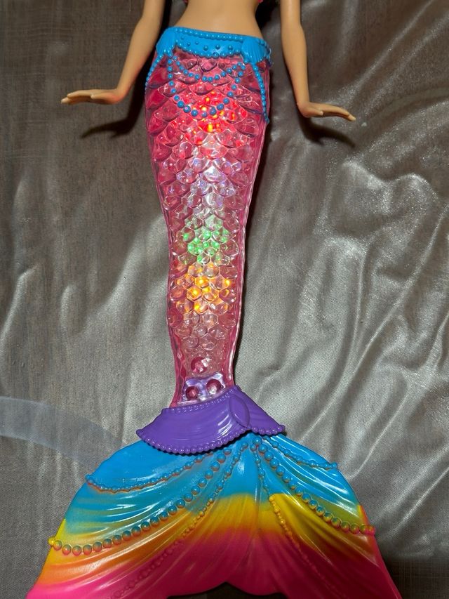 Barbie Sirena Arcobaleno DHC40