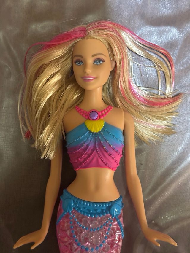 Barbie Sirena Arcobaleno DHC40