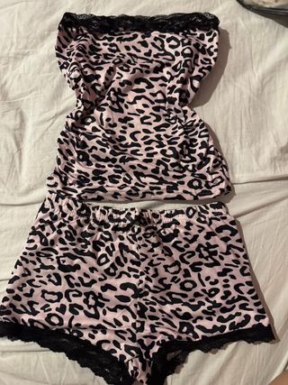 Conjunto Pijama Leopardo Negro y Rosa