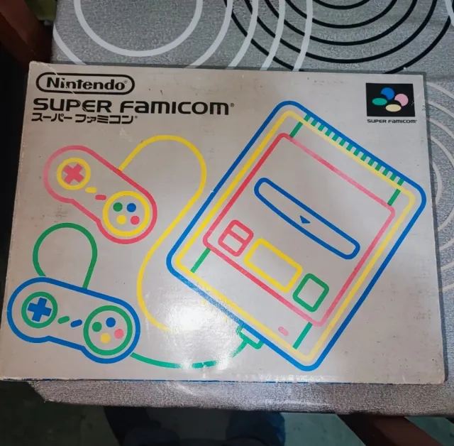 Nintendo Super Famicom in scatola