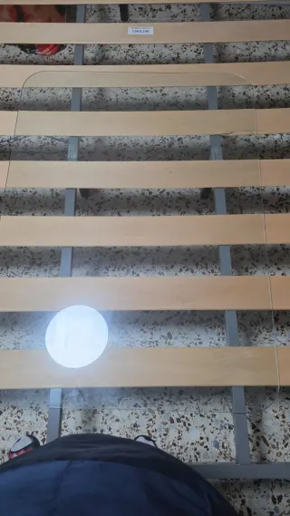 Cristal de mesa +falda de camilla en tono beis