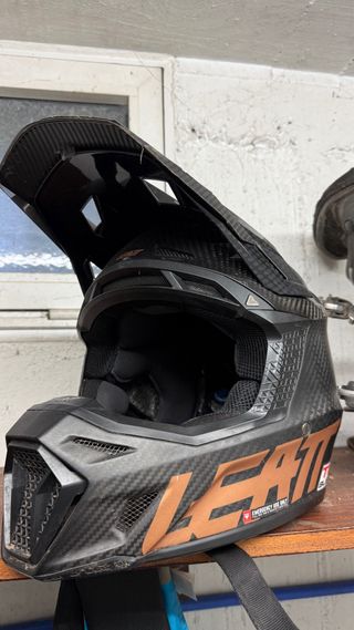 Casco Leatt 9.5 Carbono + Gafas talla M