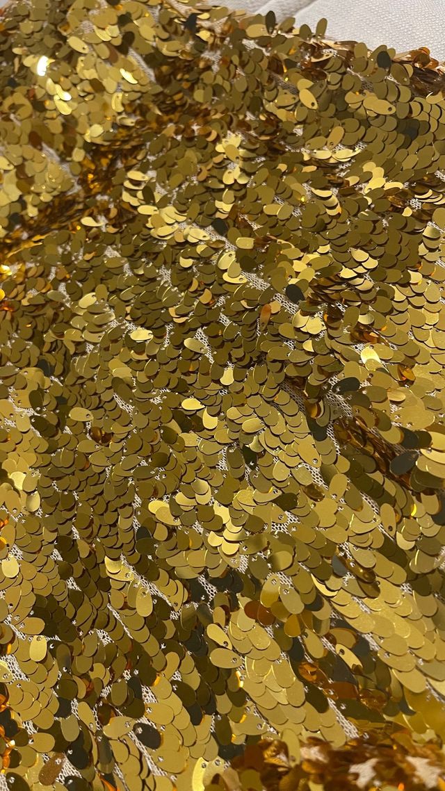 Falda dorada de lentejuelas