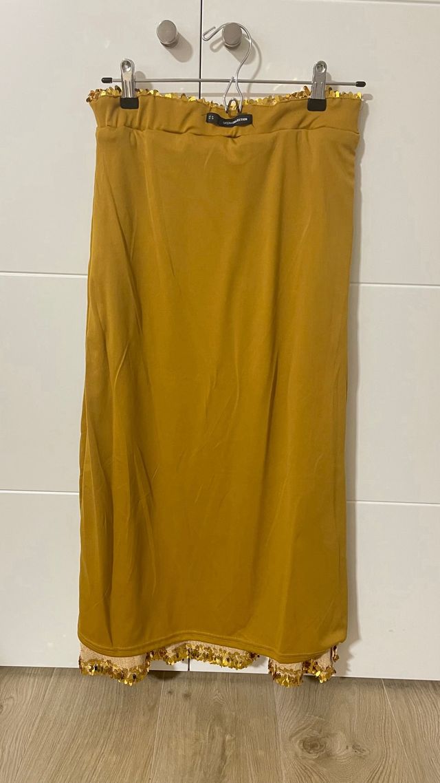 Falda dorada de lentejuelas