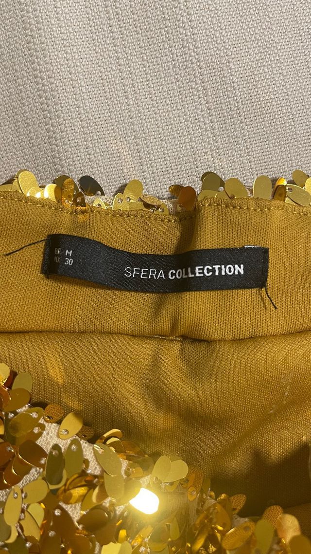 Falda dorada de lentejuelas