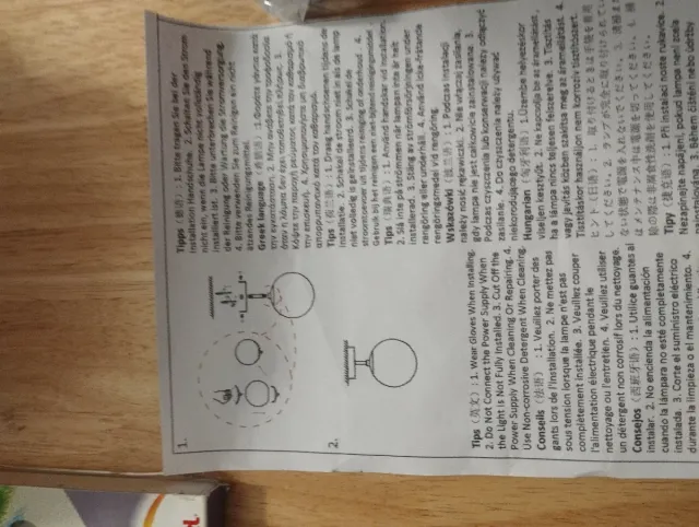 Lámpara de techo colgante blanca. Globo plástico