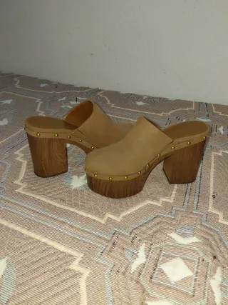 Zapatos de tacón marrón