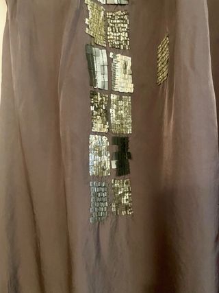 Vestido mini satén con adornos plateados