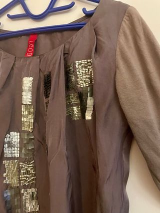 Vestido mini satén con adornos plateados