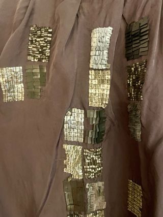 Vestido mini satén con adornos plateados