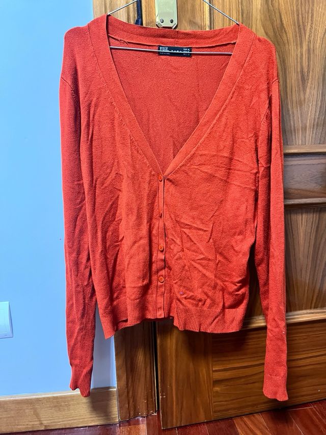 Chaqueta cuello pico teja, marca Zara, talla XL.