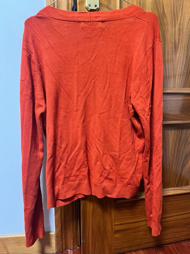 Chaqueta cuello pico teja, marca Zara, talla XL.