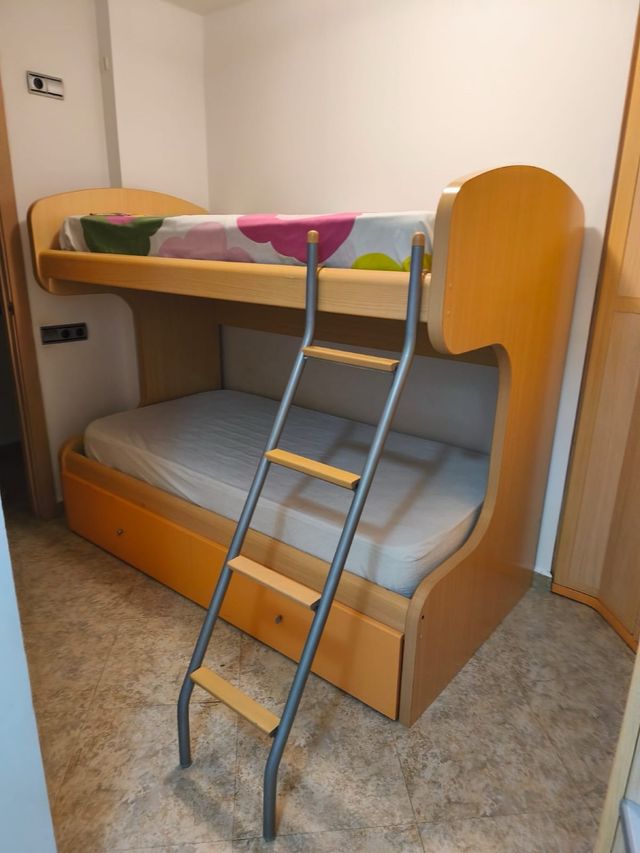 Literas de madera con cajones