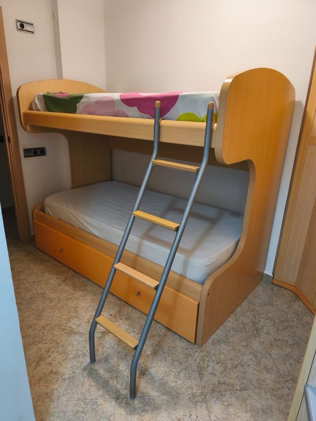 Literas de madera con cajones