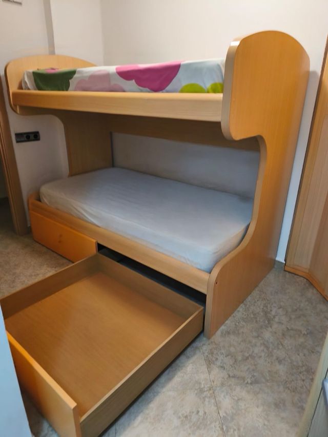 Literas de madera con cajones